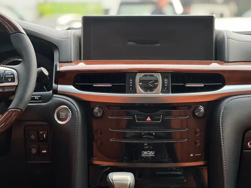 Lexus LX — фото 18
