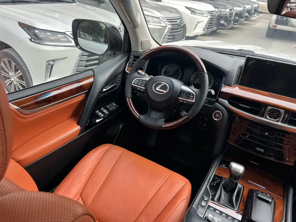 Lexus LX — фото 7