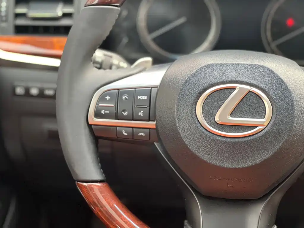 Lexus LX — фото 9