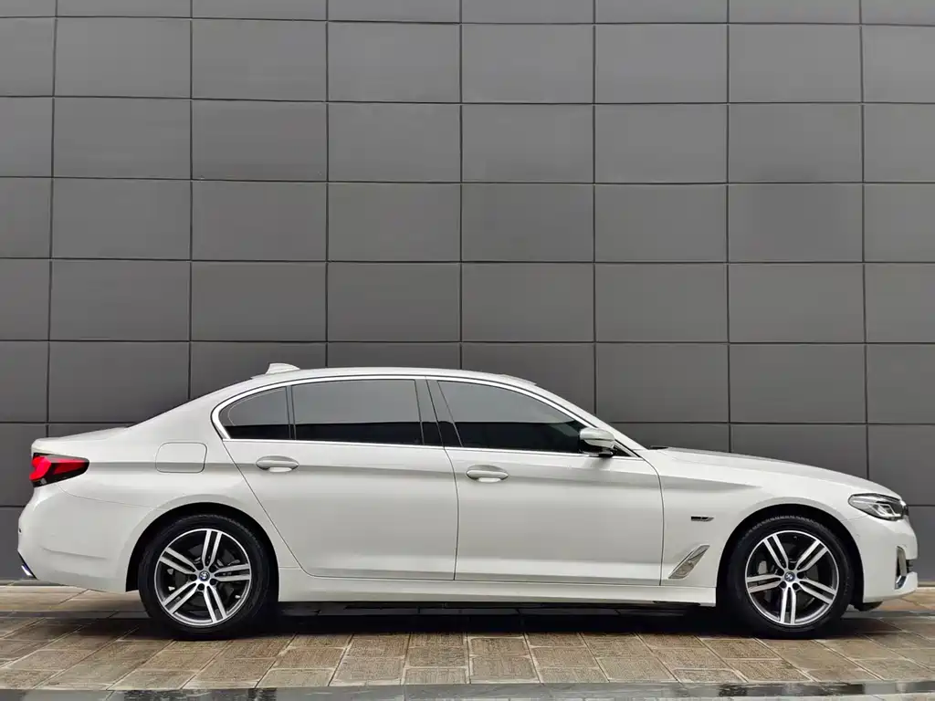 BMW 5 Series New Energy — фото 5