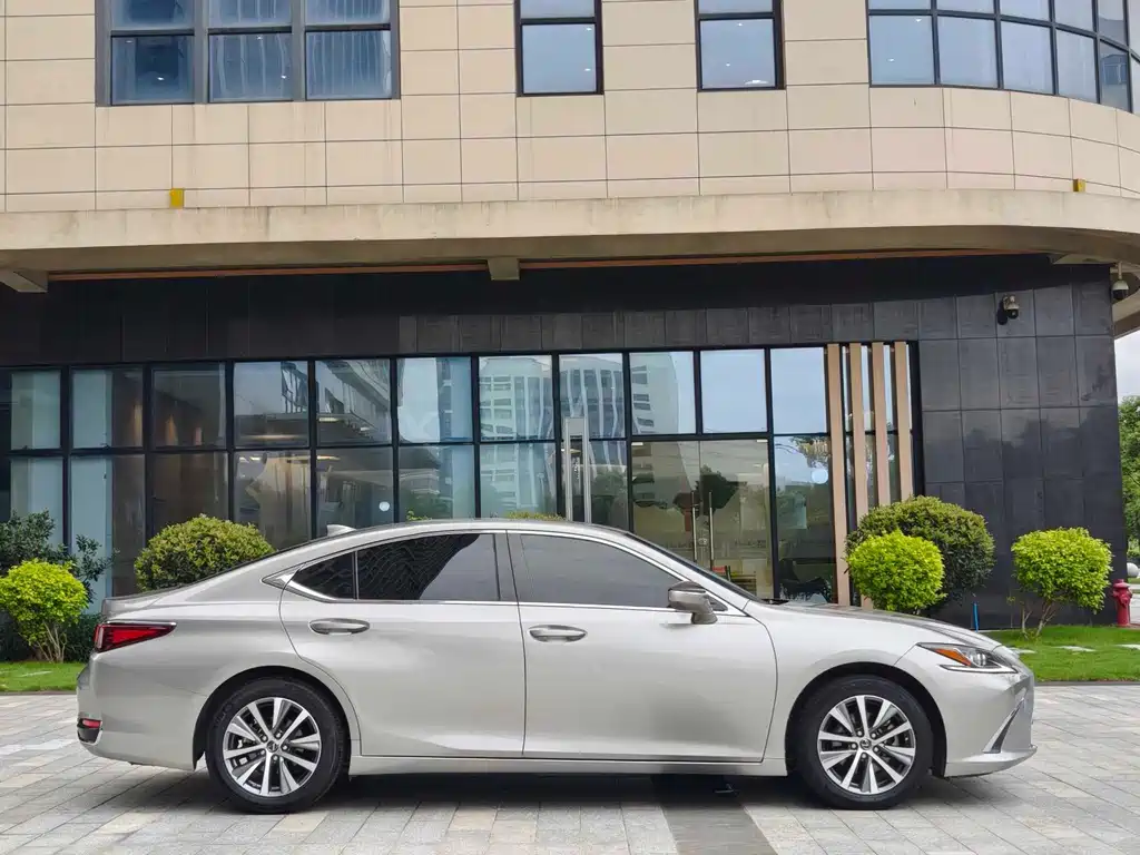 Lexus ES — фото 4