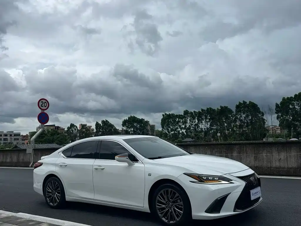 Lexus ES — фото 3