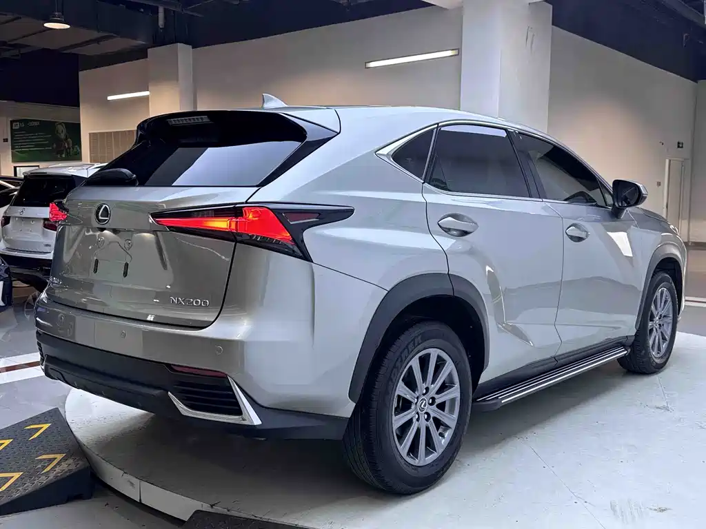 Lexus NX — фото 6