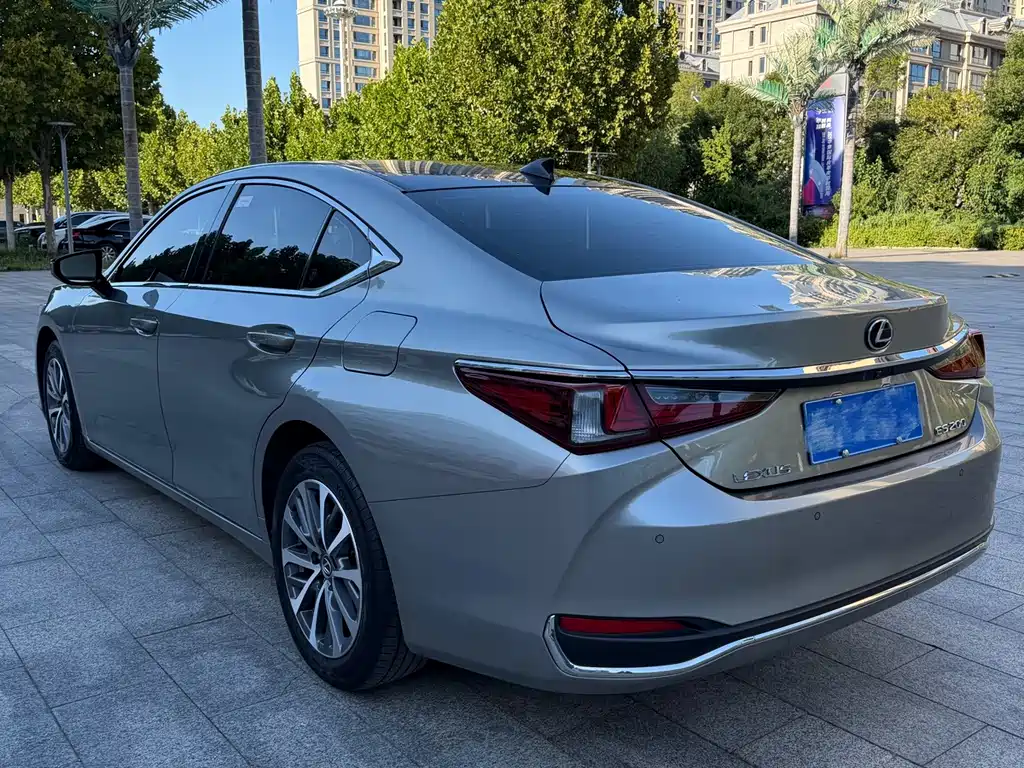 Lexus ES — фото 4