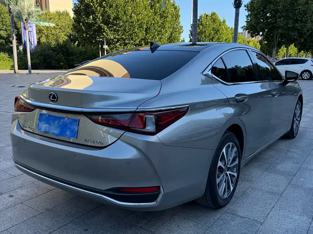 Lexus ES — фото 6