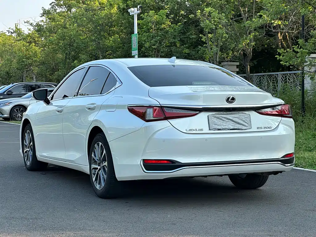 Lexus ES — фото 4
