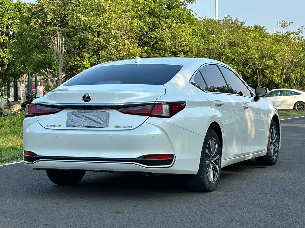 Lexus ES — фото 6