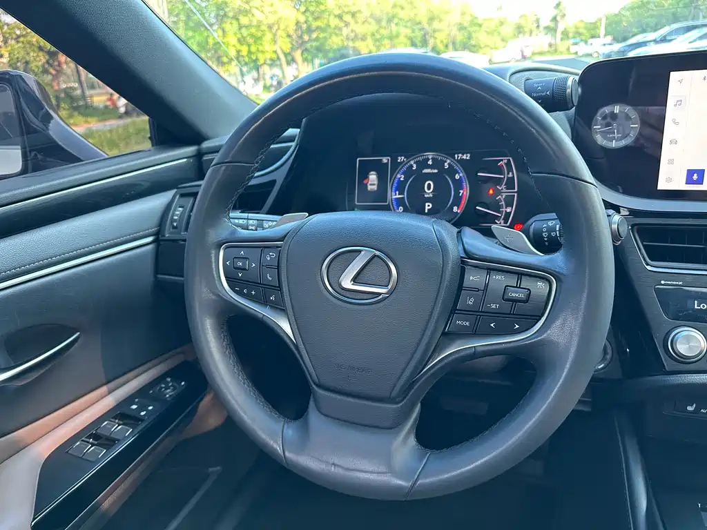 Lexus ES — фото 10