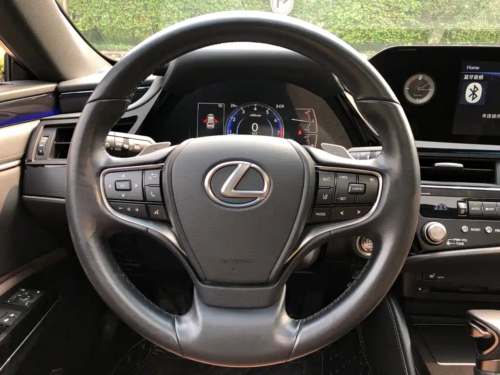 Lexus ES — фото 11