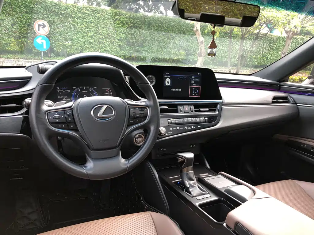 Lexus ES — фото 18