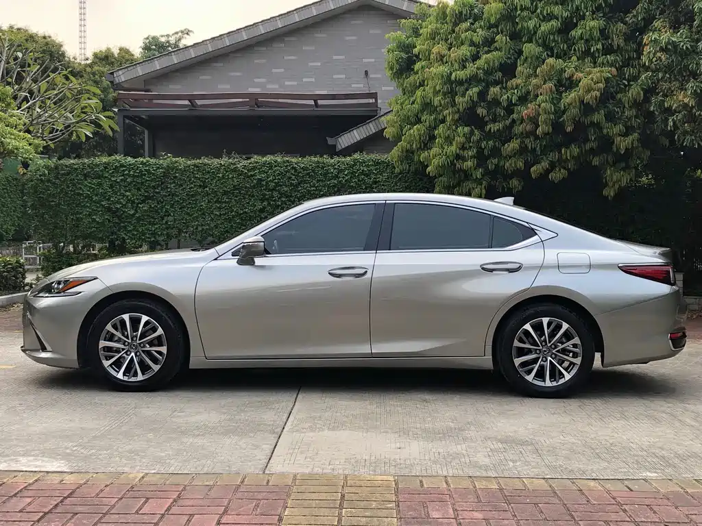 Lexus ES — фото 4