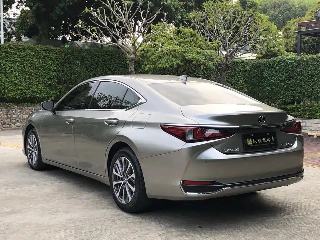 Lexus ES — фото 7