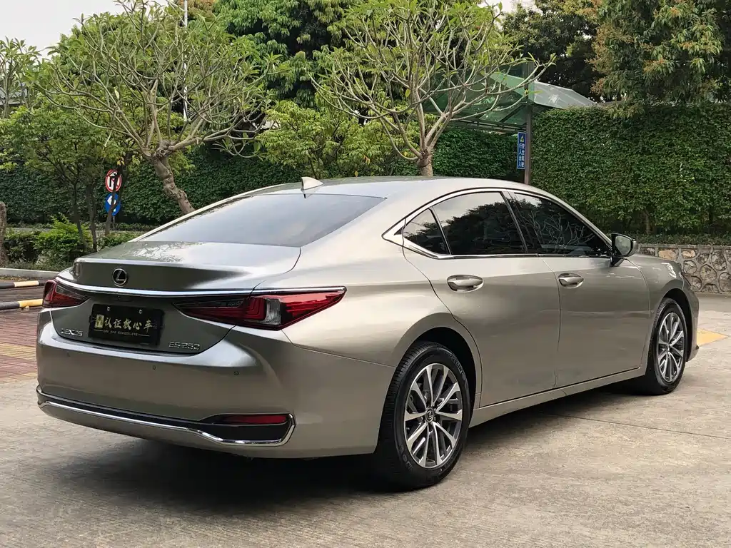 Lexus ES — фото 8