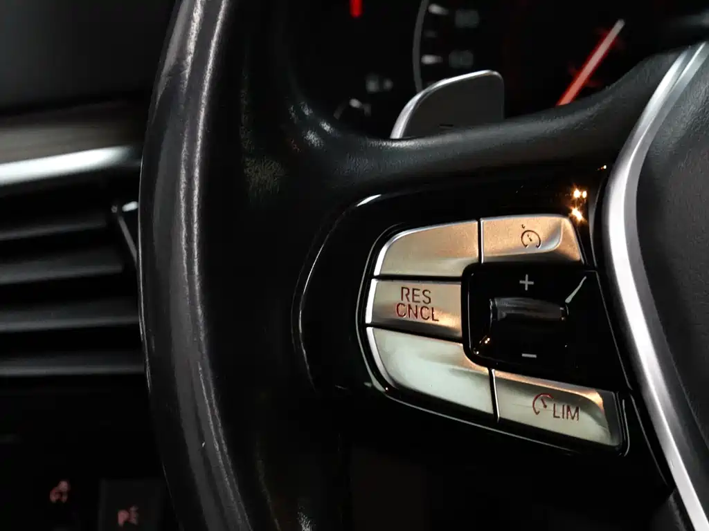 BMW 5 Series — фото 17