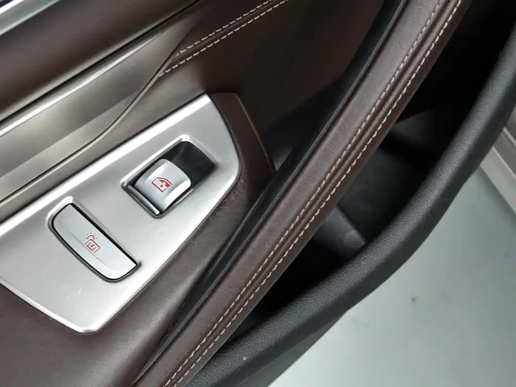 BMW 5 Series — фото 20