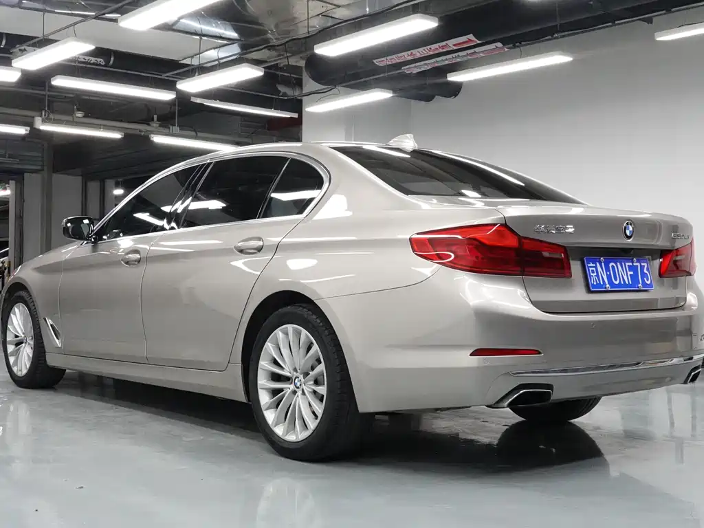 BMW 5 Series — фото 4