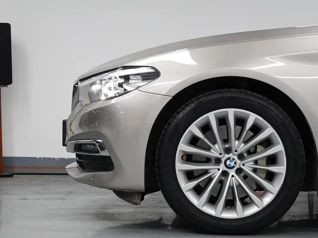 BMW 5 Series — фото 9