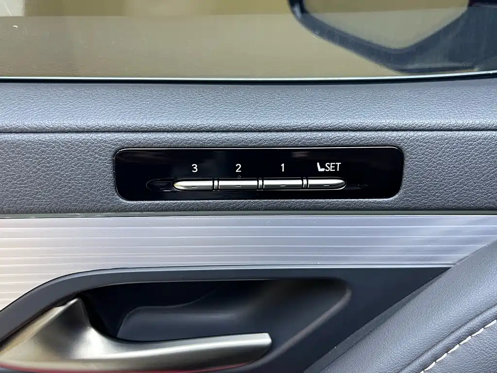 Lexus LX — фото 13