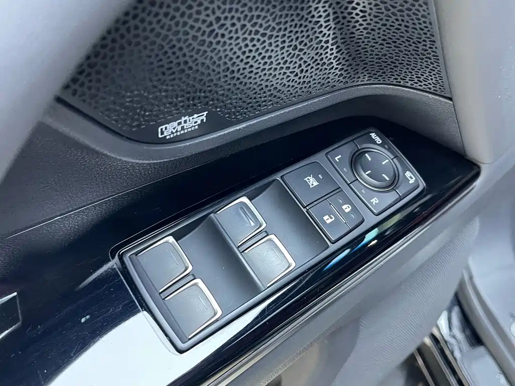 Lexus LX — фото 14