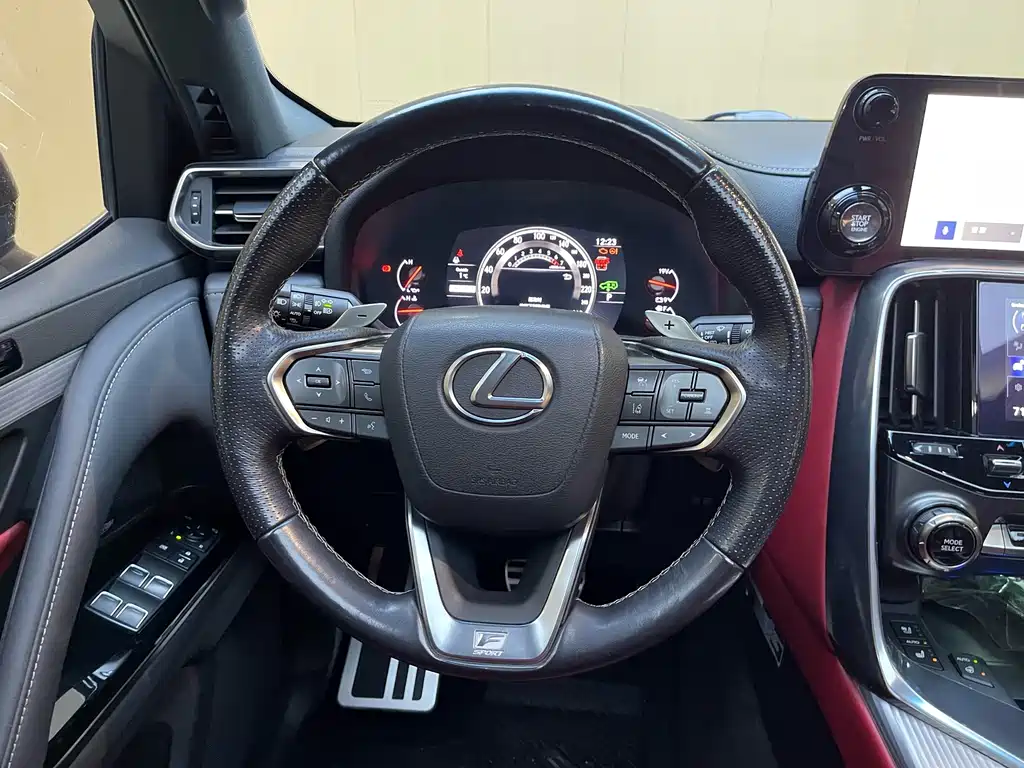 Lexus LX — фото 17
