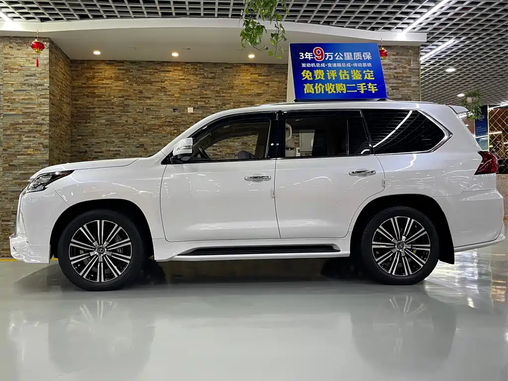 Lexus LX — фото 3