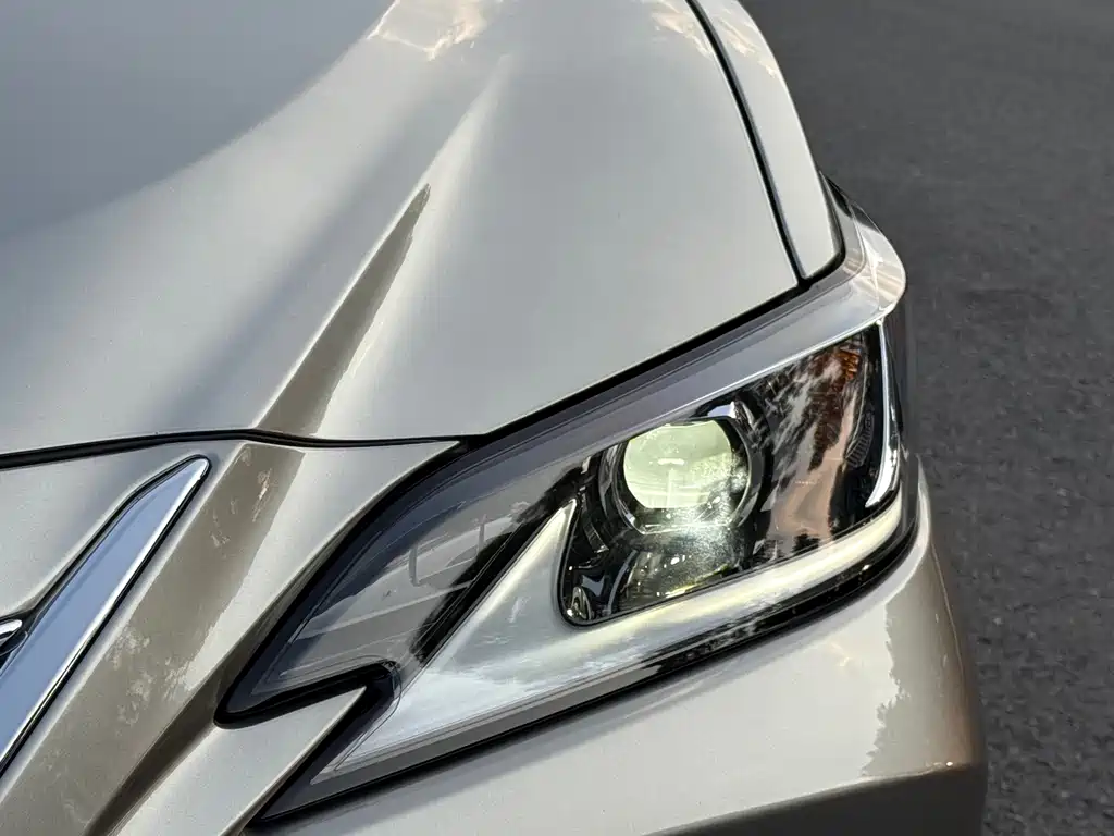 Lexus ES — фото 17
