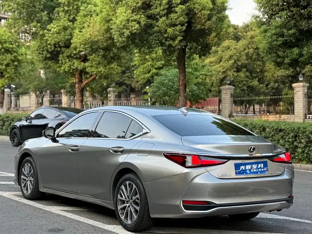 Lexus ES — фото 21