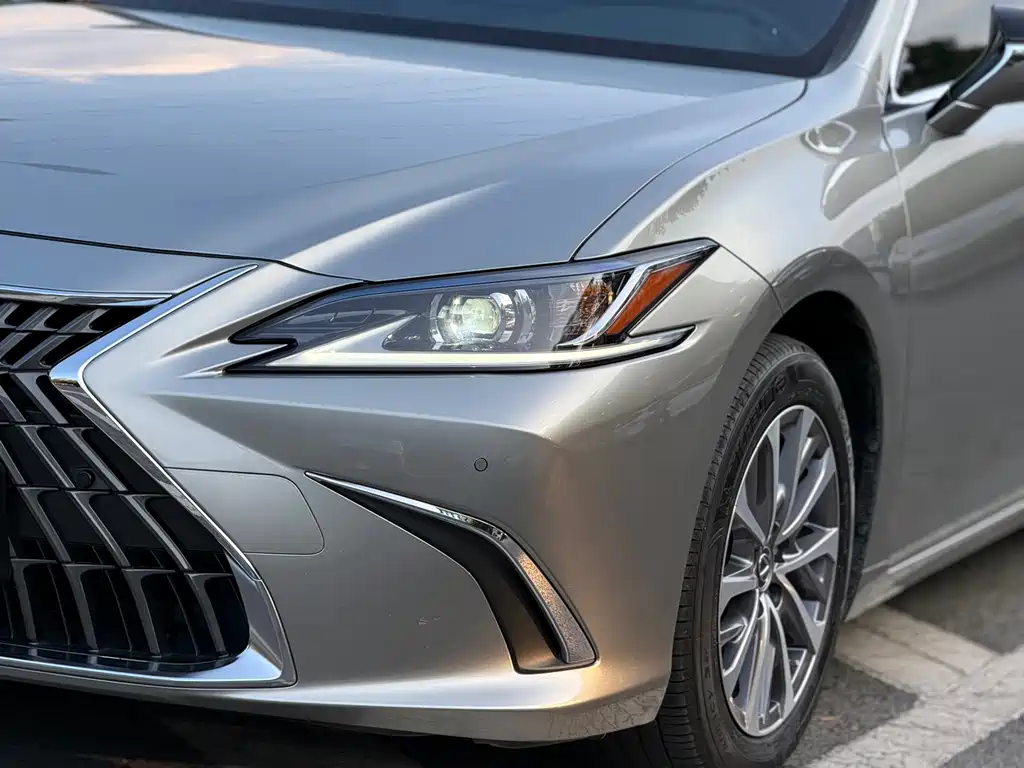 Lexus ES — фото 4