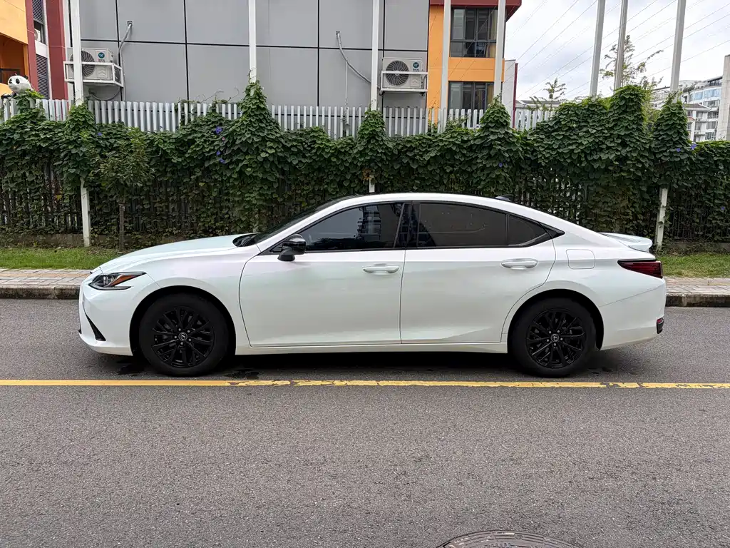 Lexus ES — фото 13