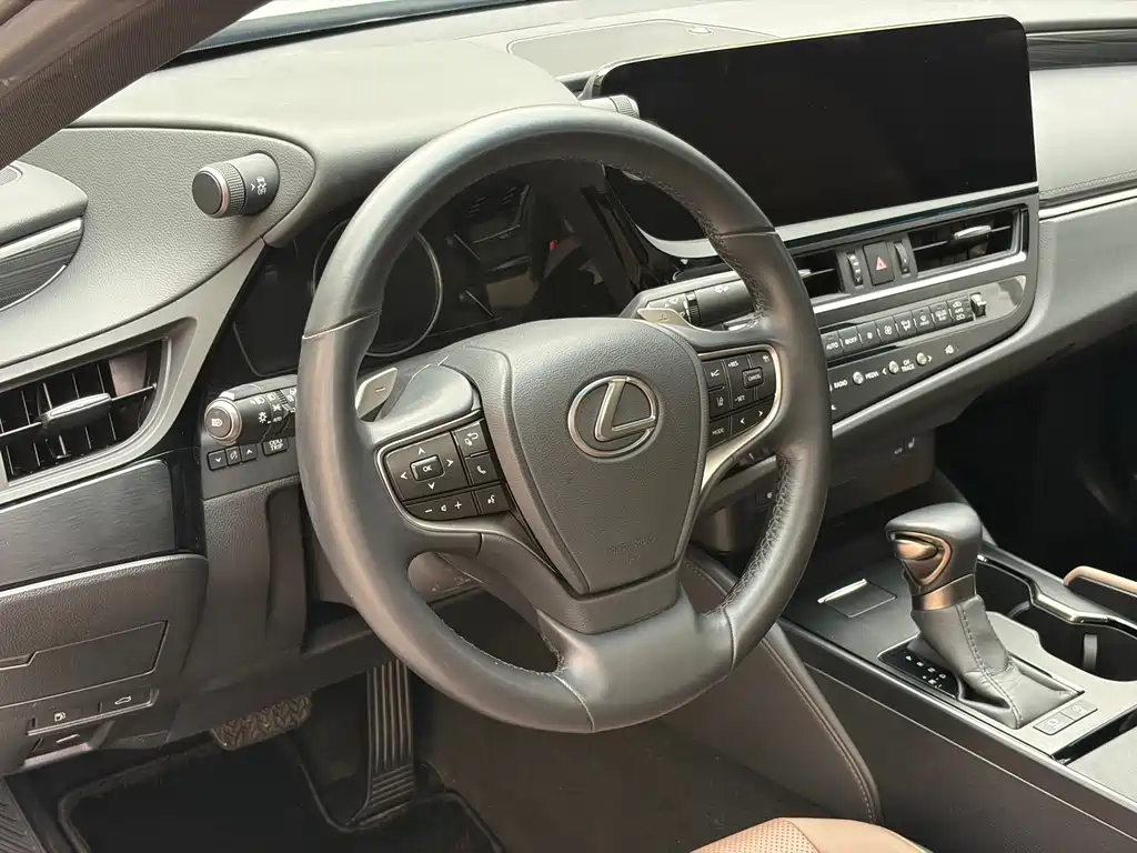 Lexus ES — фото 19