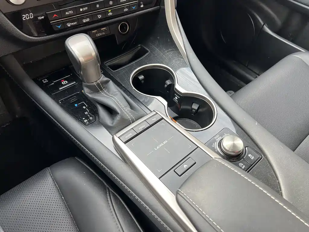 Lexus RX — фото 11
