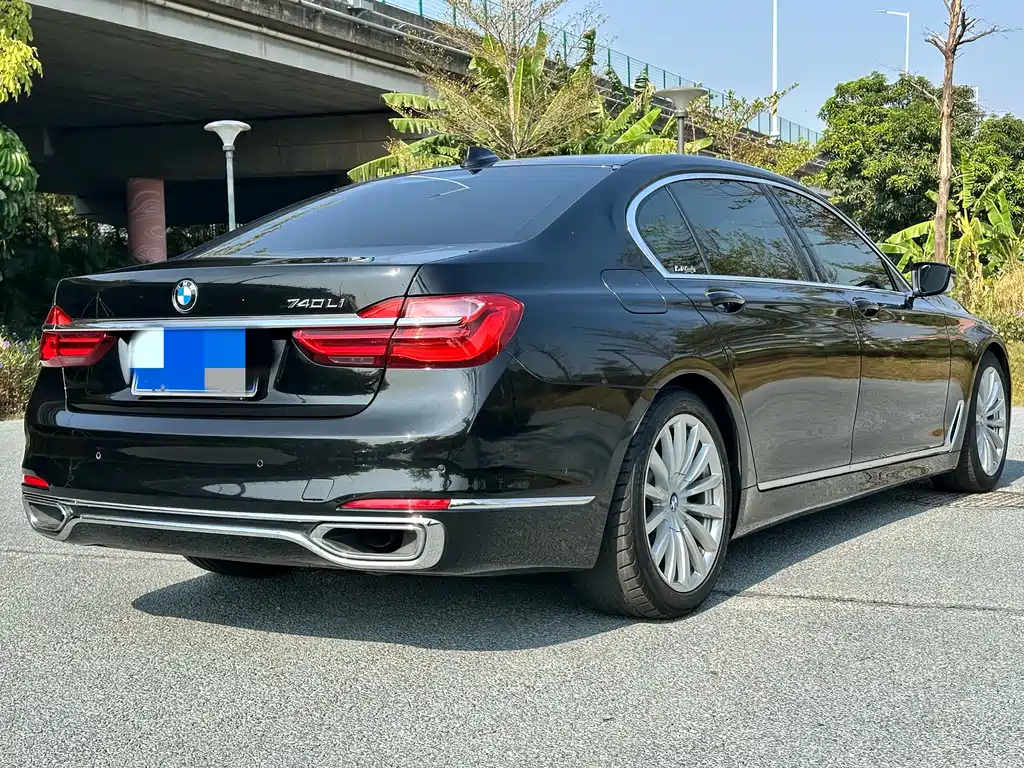 BMW 7 Series — фото 4