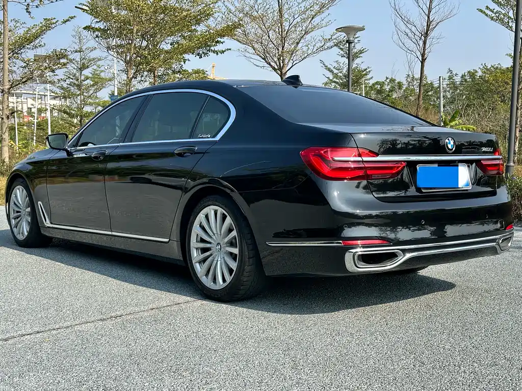 BMW 7 Series — фото 6