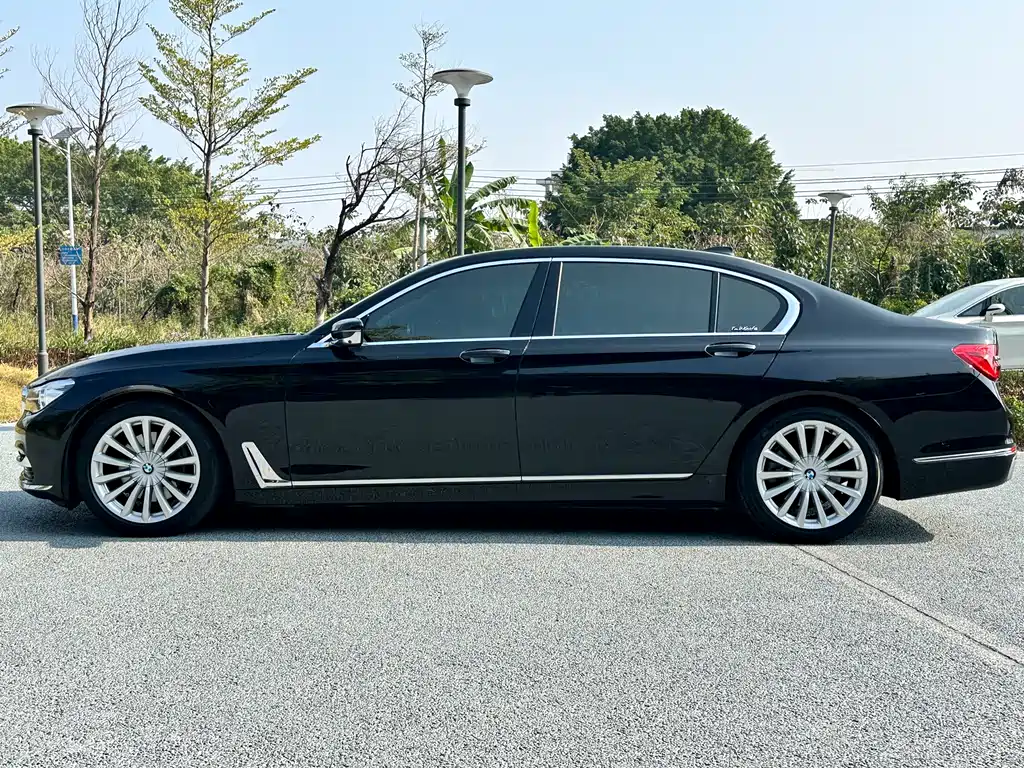 BMW 7 Series — фото 7