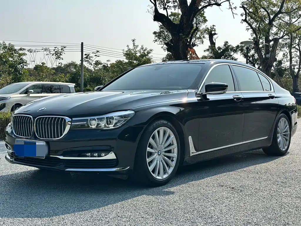 BMW 7 Series — фото 1