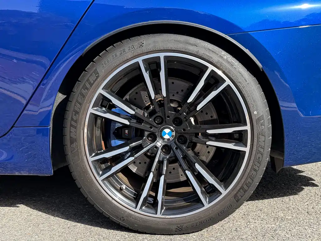 BMW M5 — фото 18