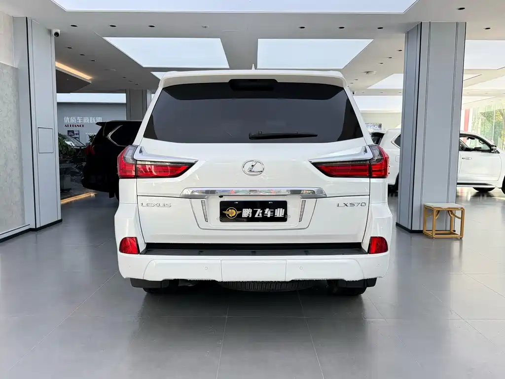Lexus LX — фото 3