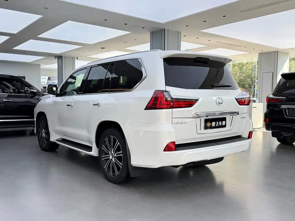 Lexus LX — фото 23