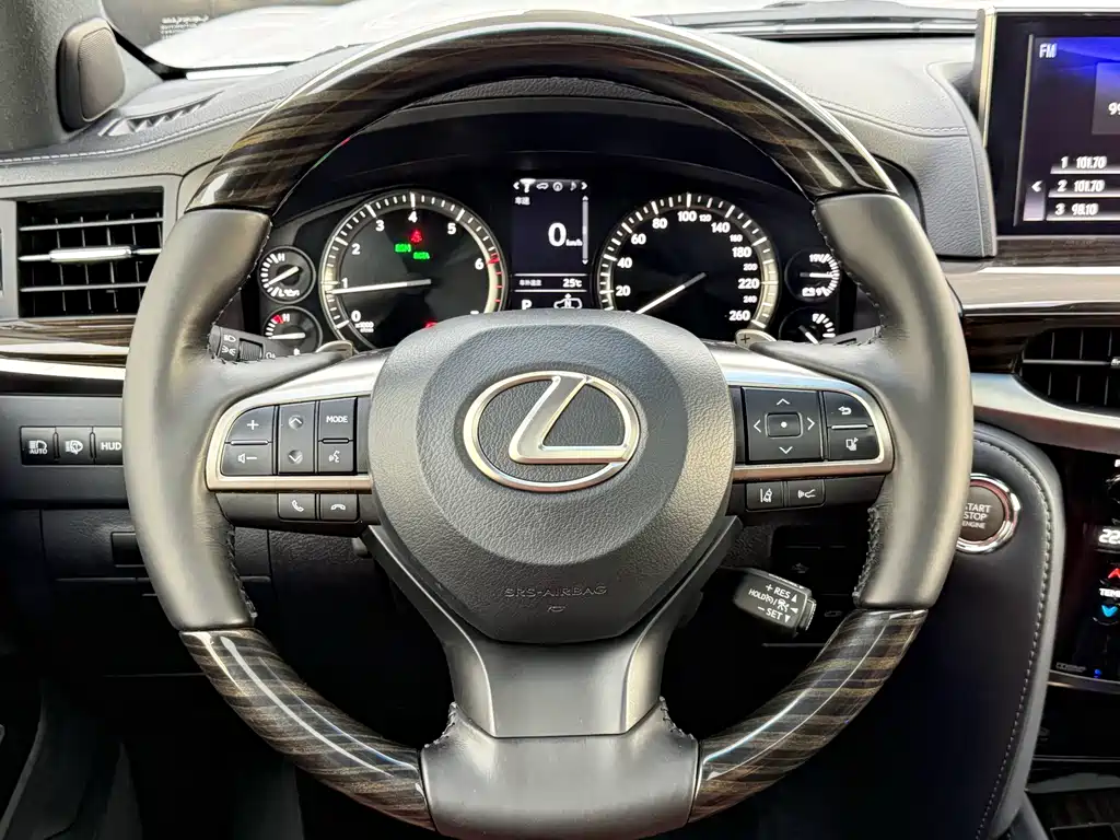 Lexus LX — фото 7