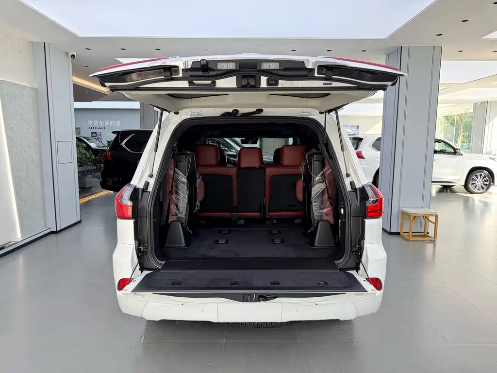Lexus LX — фото 9