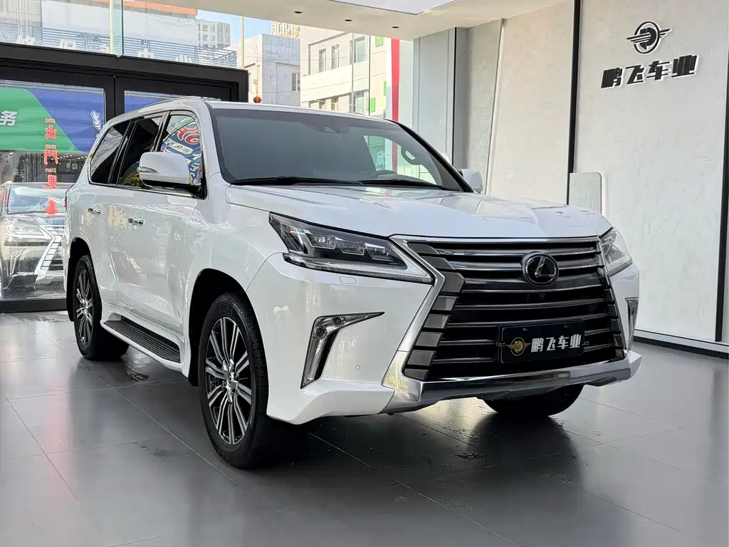 Lexus LX — фото 10