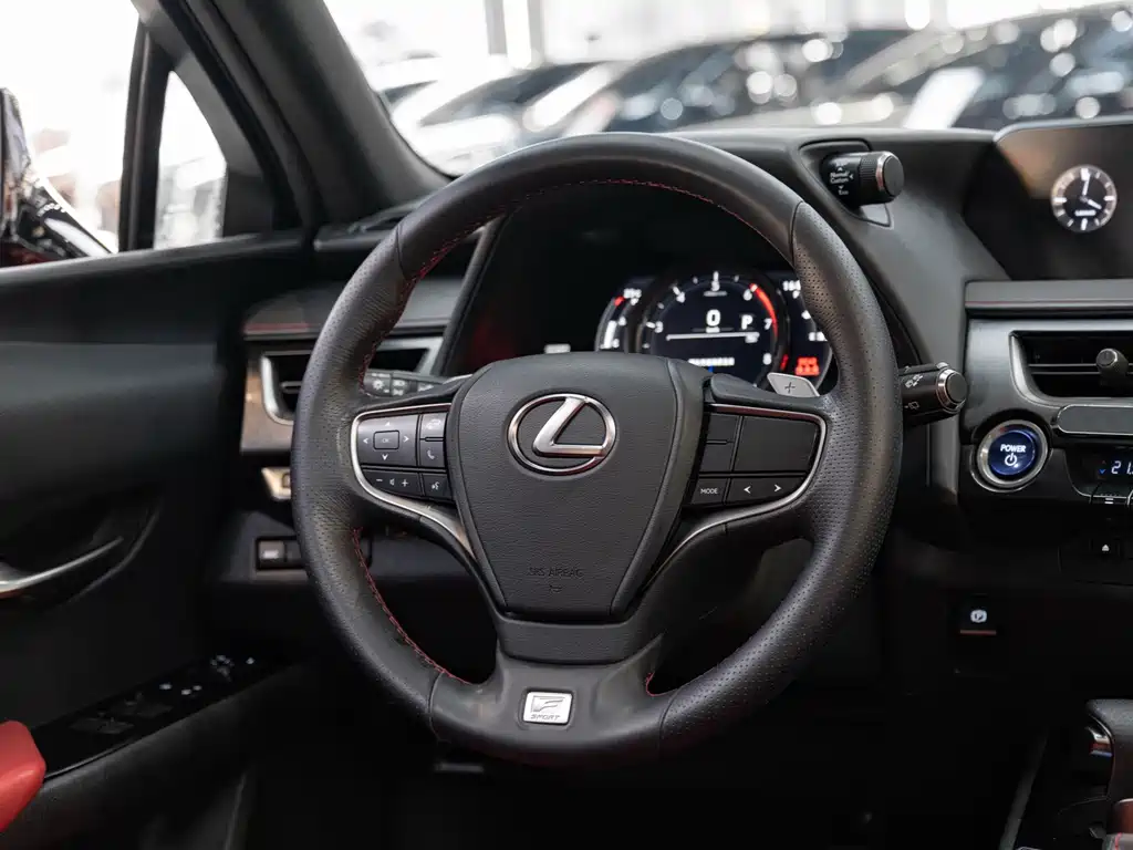 Lexus UX — фото 13