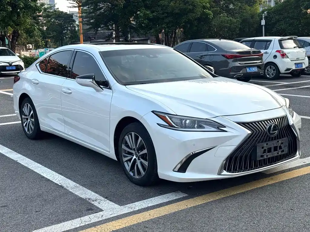 Lexus ES — фото 3