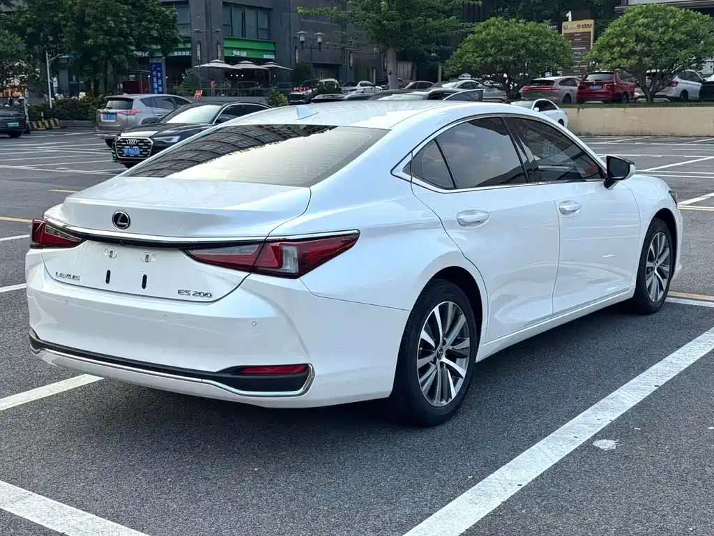 Lexus ES — фото 9