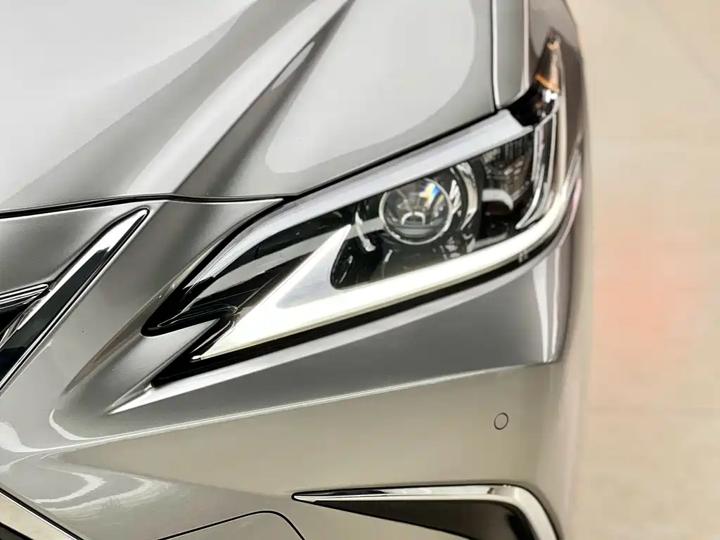 Lexus ES — фото 17