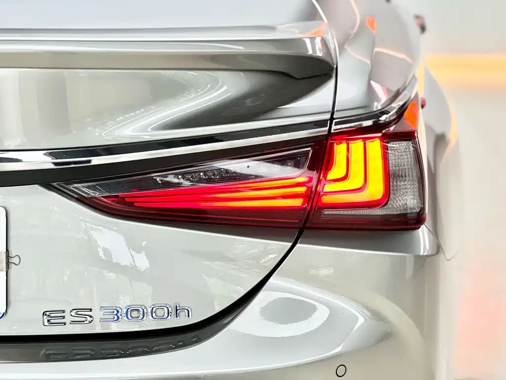 Lexus ES — фото 18