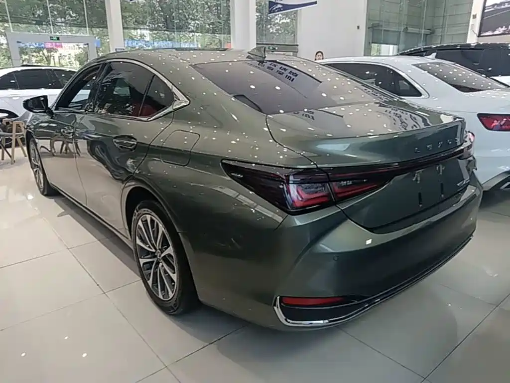 Lexus ES — фото 5
