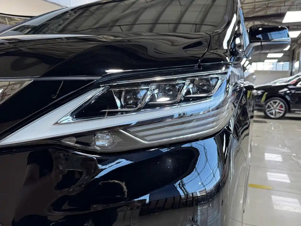 Lexus LM — фото 4
