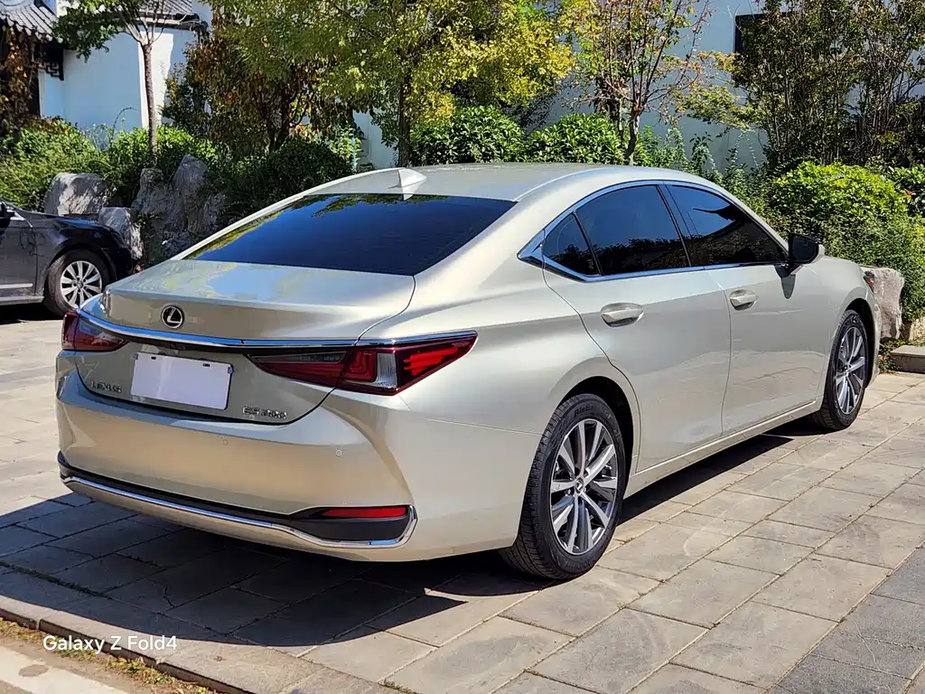 Lexus ES — фото 4