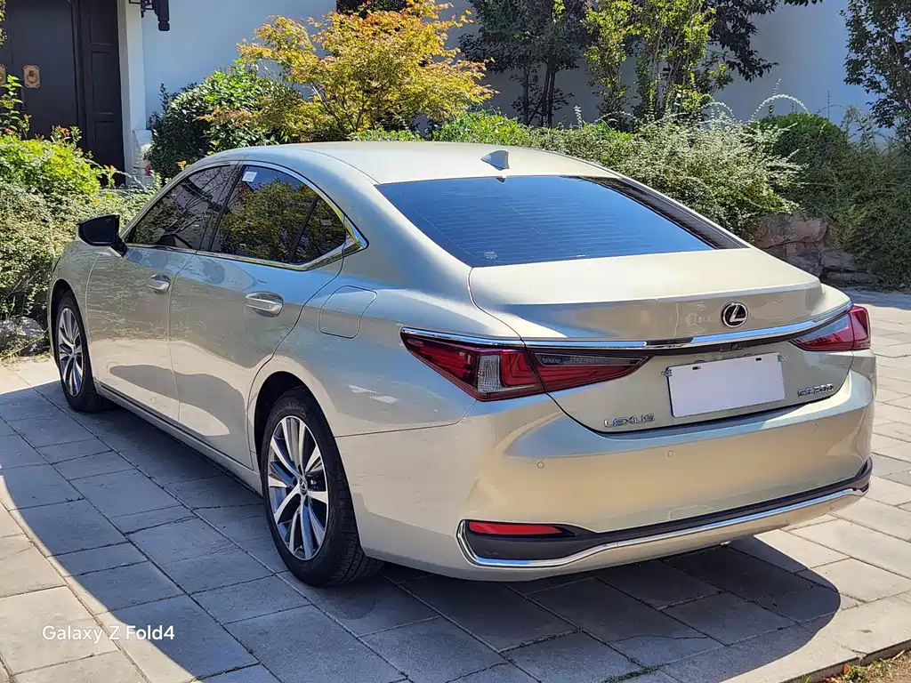 Lexus ES — фото 5